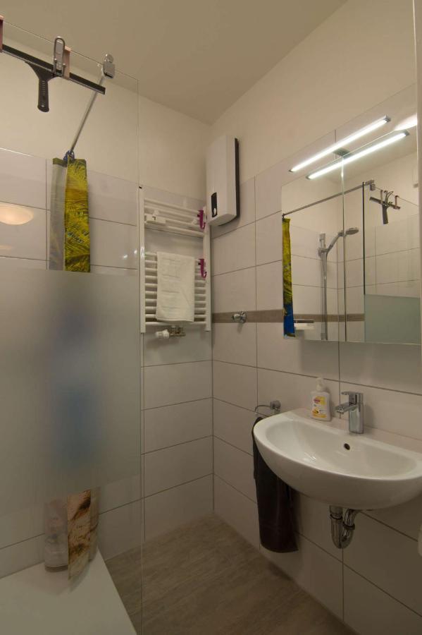 Ferienwohnung 'Zimmer Frei' เกลเซนเคียร์เคน ภายนอก รูปภาพ